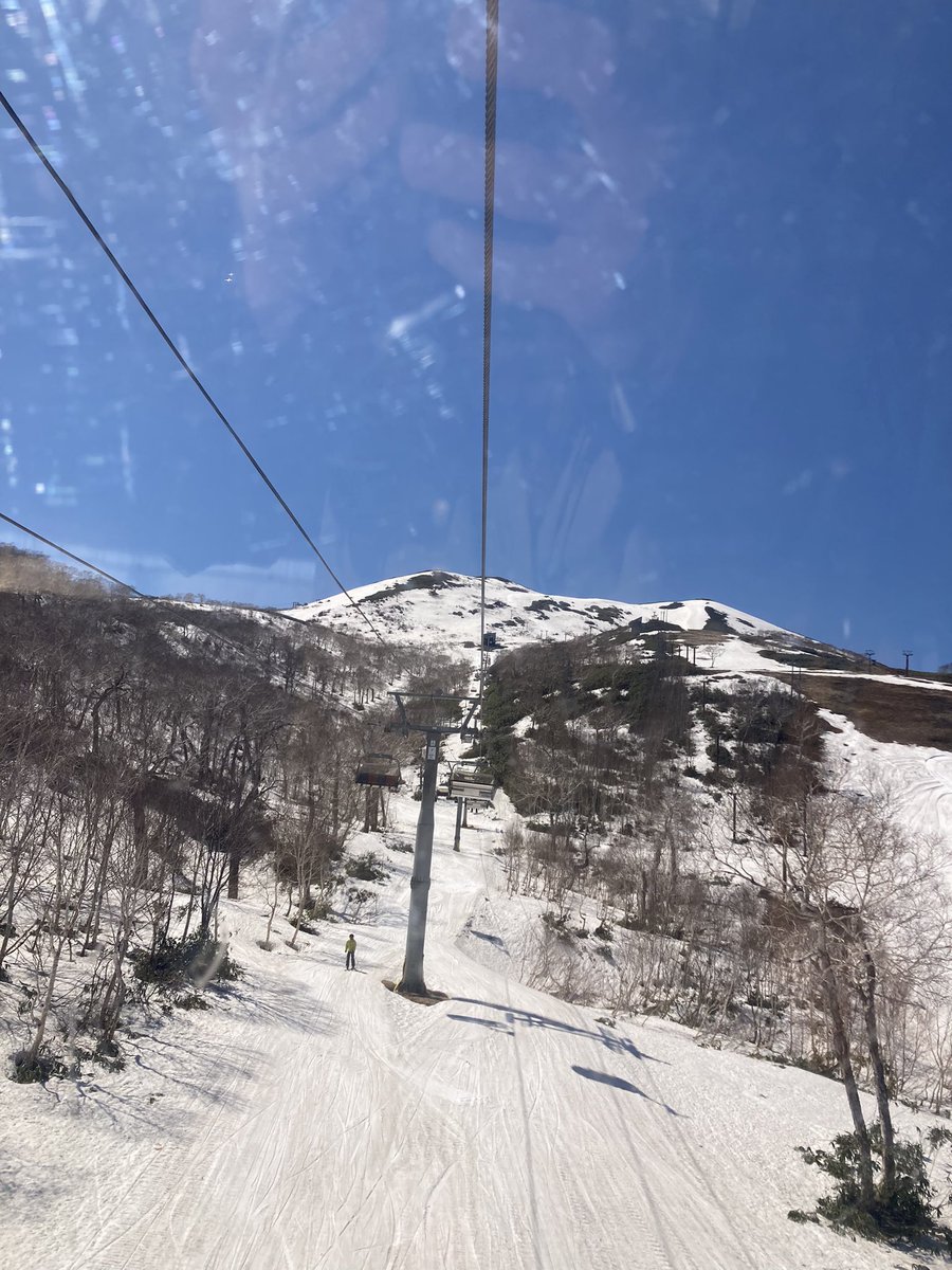 SeigoSnow's tweet photo. 快晴のニセコ
バンクドこぶパークすべれます。
導線の雪の厚さもまだ大丈夫そう
明日の朝は1℃まで下がるので板走るかも！たのしみ😁 https://t.co/qLx6oyywco