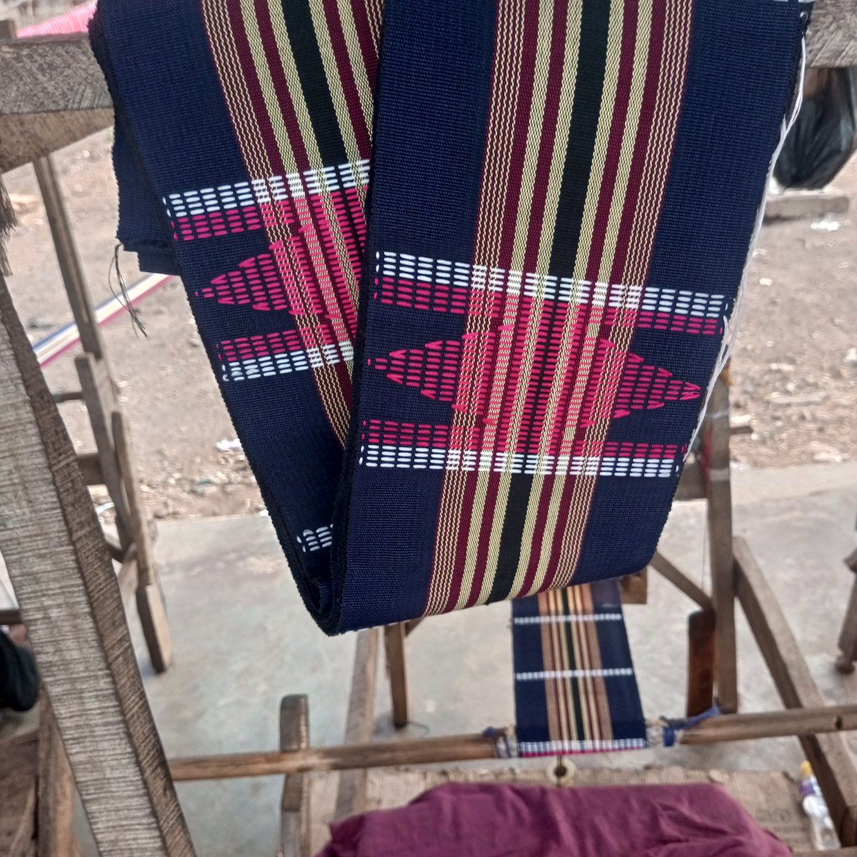 Good morning sir, ma
Happy worker's day
This is your son Alaso oke, Alaso ofi pls patronize me, refer me,am weaving and sell it for users, retailers and wholesale for massive distributors i will be your plug any kind of Aso oke village call or WhatsApp 09051385520