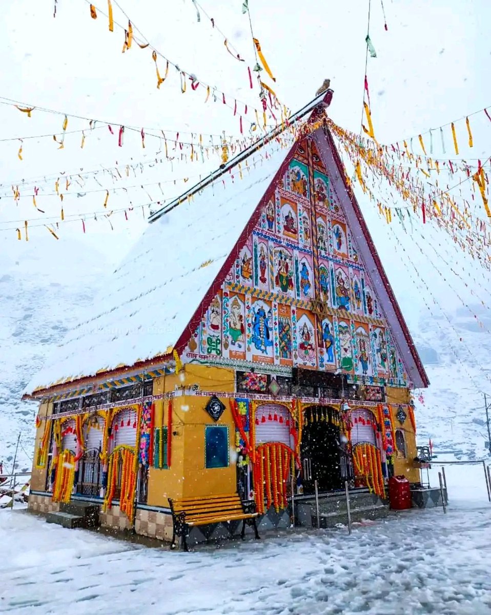 Fresh Snowfall 🌨️ At Machail 😍
Jai Mata Di 🙏🏻
 #udhampurofficial #kishtwar #machailmata #jammukashmir #amazingjammu