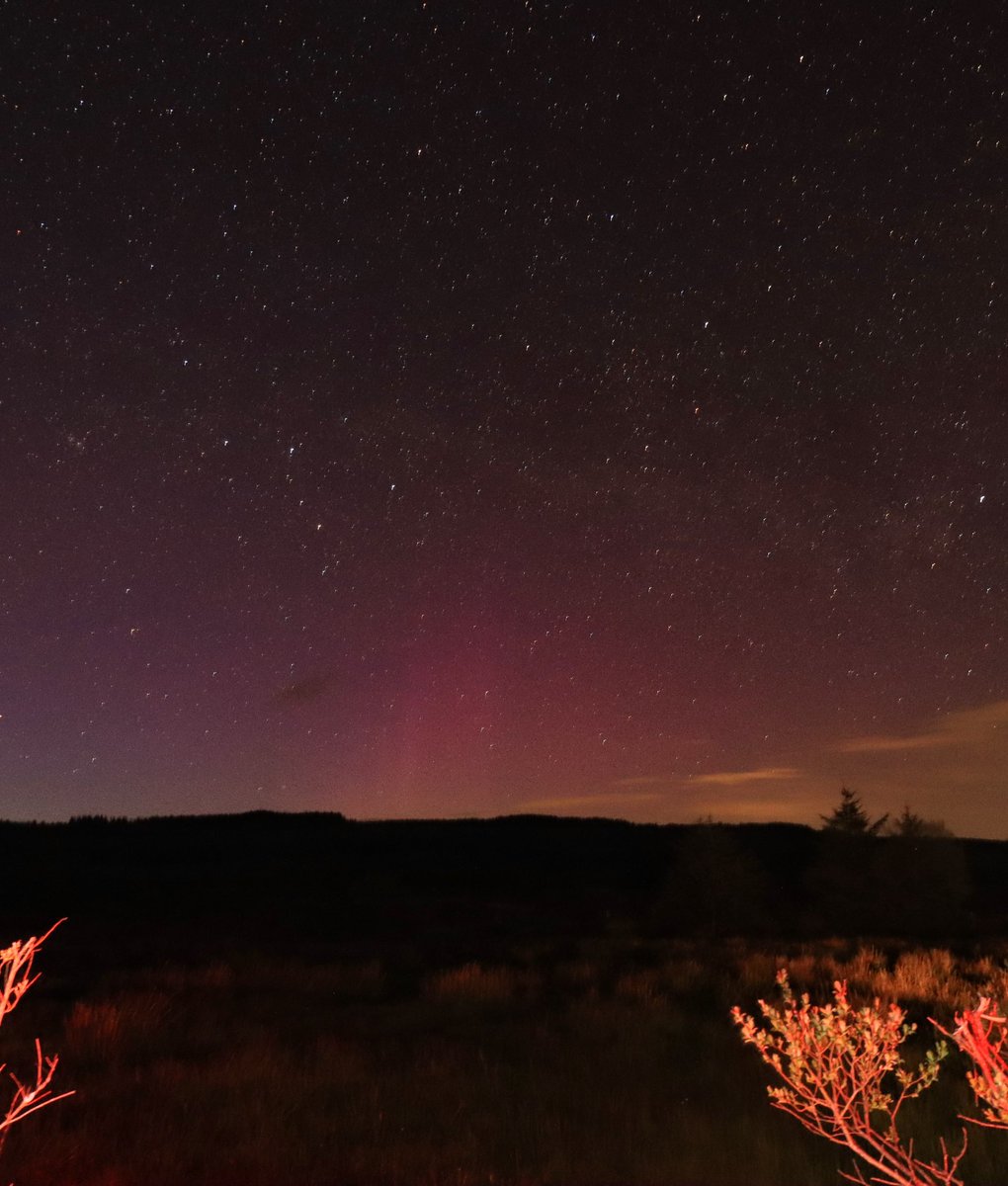 Slight Aurora last night, weak pillars but still great we get them this far south. #fermanagh @barrabest @bbcniweather @bbcweather @angie_weather @aurorawatchuk @Louise_utv @geoff_maskell