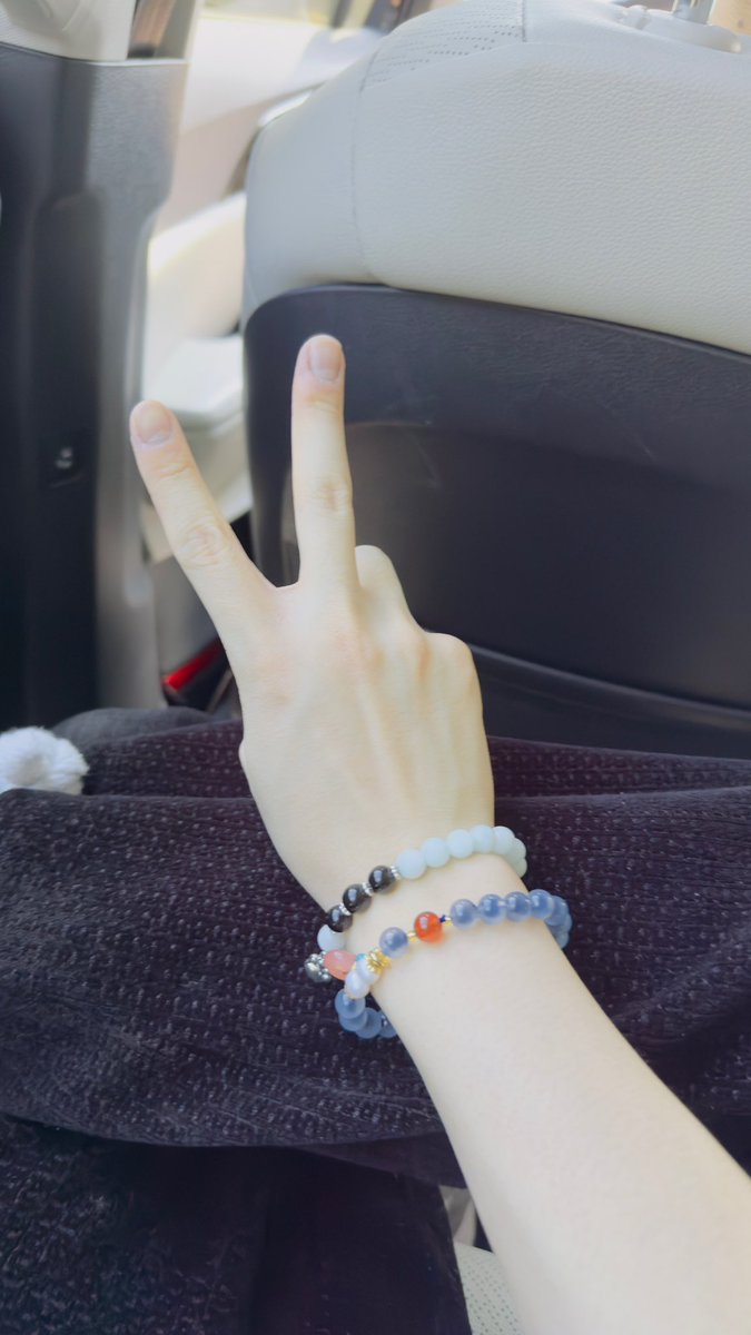 chenleours's tweet photo. chenle weverse post + comments

“my jinx is from now onwards. let’s do well before the show 🤟”

ㄴ “i have to wear my friendship ring, my watch and my bracelet before the show so that”
ㄴ “i can do well on that day”
ㄴ ”isnt this called as a ‘jinx’?” https://t.co/Y4ldFy01XT