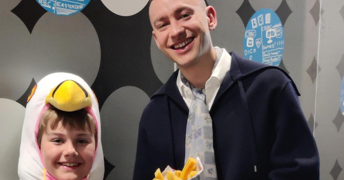 Chesterfield’s gold medal-winning Seagull Boy has swapped tips with Eurovision Song Contest contender Olly Alexander. derbyshiretimes.co.uk/news/people/wh…