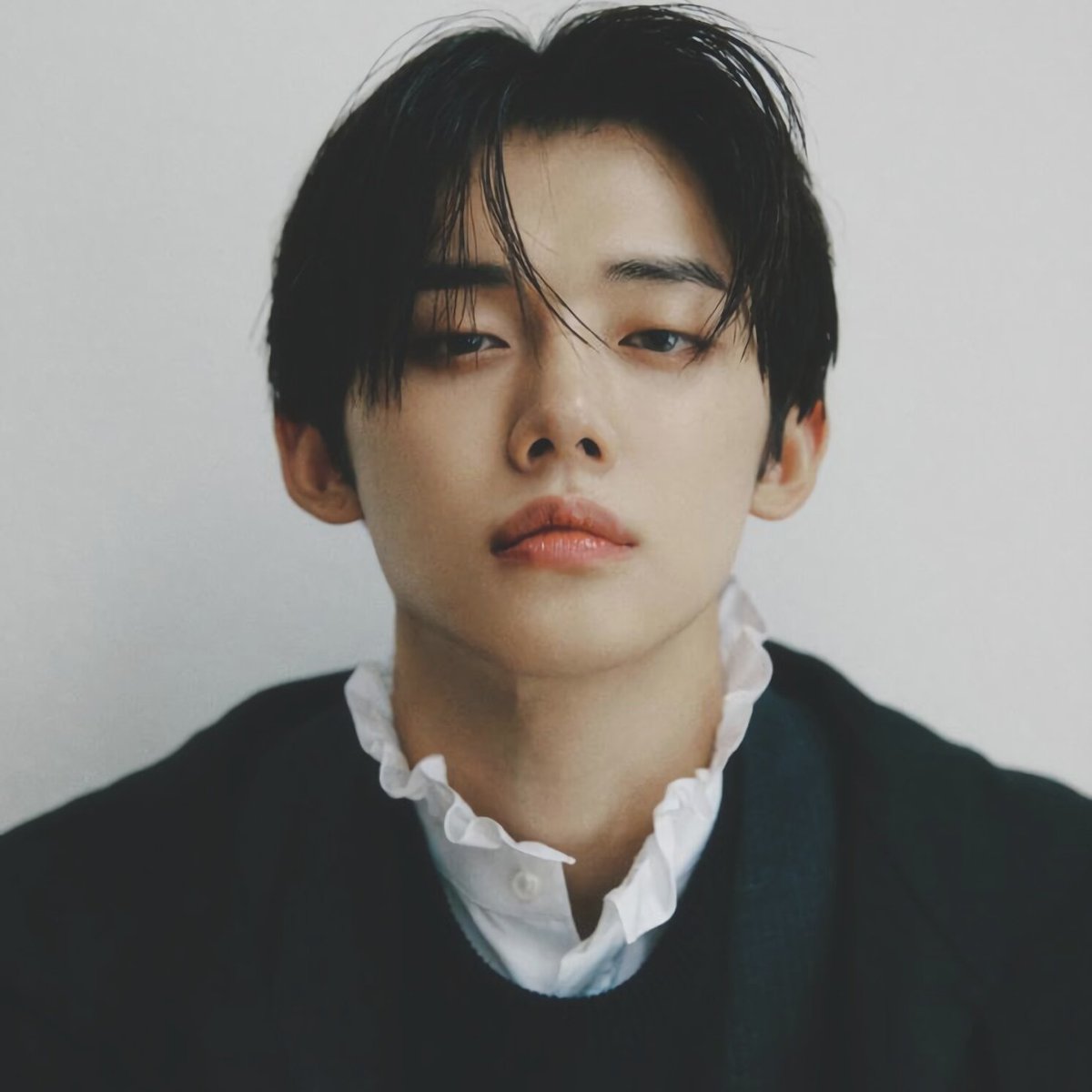viraltakes's tweet photo. Yeonjun of TXT and Jihyo of TWICE will reportedly be attending a FRED Paris Event in Seoul on May 2nd. https://t.co/LwJlar3Uyy
