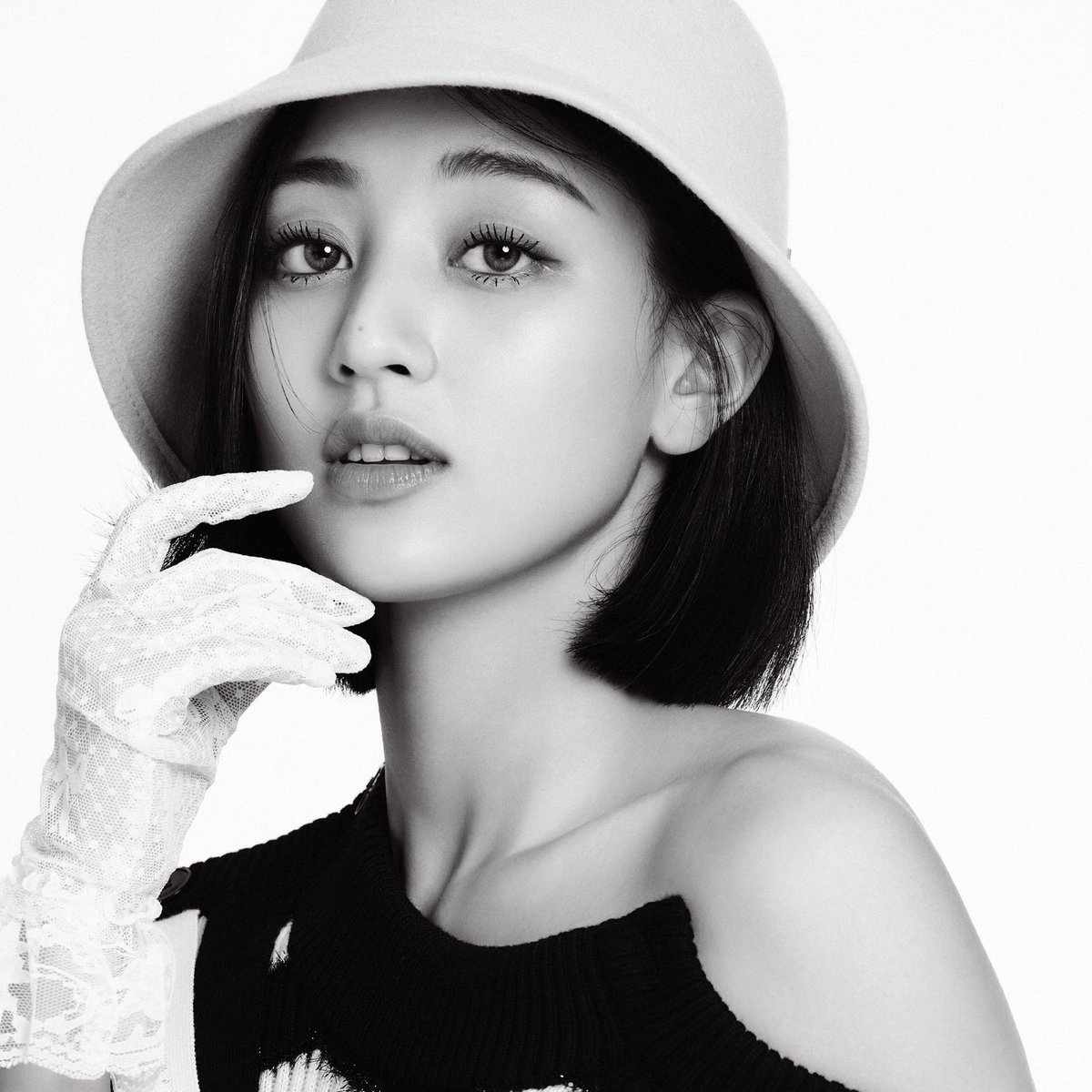 viraltakes's tweet photo. Yeonjun of TXT and Jihyo of TWICE will reportedly be attending a FRED Paris Event in Seoul on May 2nd. https://t.co/LwJlar3Uyy