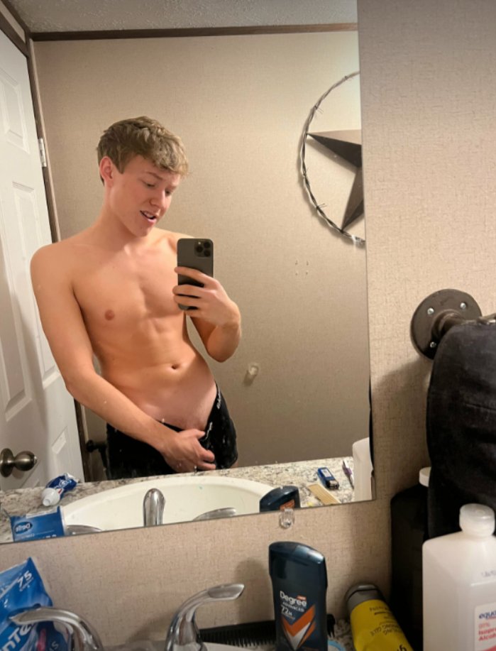 yourguykb's tweet photo. I really need someone to deep-throat my cock.. Rt if you volunteer.. https://t.co/htWOjbCIq6