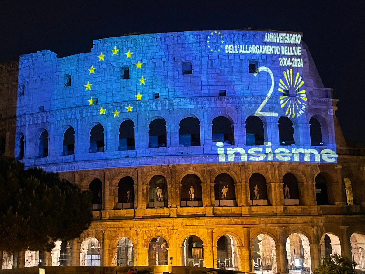 20 years of Hungary and fellow 🇨🇾🇨🇿🇭🇺🇪🇪🇱🇻🇱🇹🇲🇹🇵🇱🇸🇰🇸🇮 countries in the EU, celebrated by our president @DrTamasSulyok and on the Coliseum in Rome