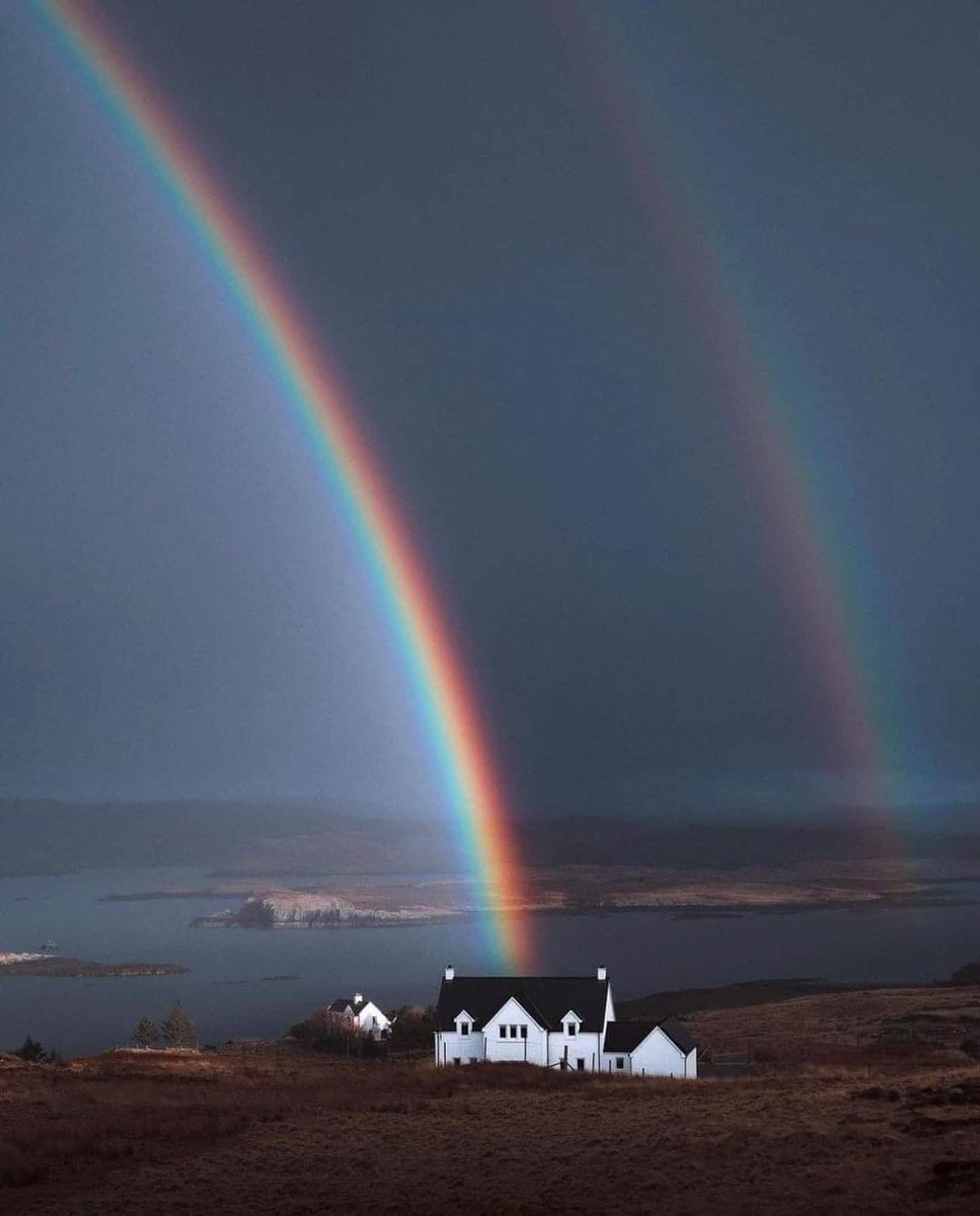 Iceland 🇮🇸 Do you like rainbows 🌈?