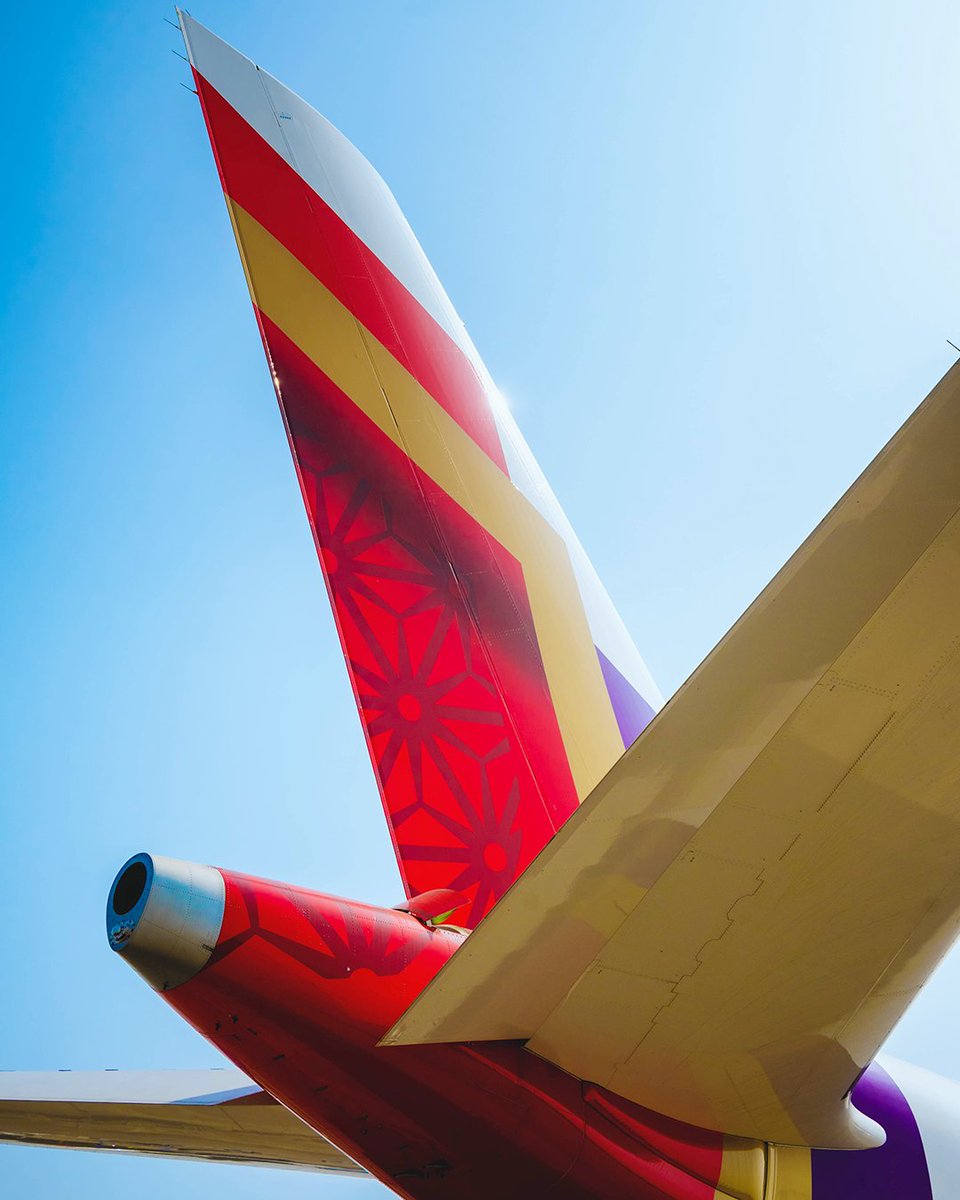 Flight mode: ON! Tap on this image and make the A350 tail your new wallpaper.

Image Credits: @UtkarshThakkar

#FlyAI #AirIndia #A350 #WallpaperWednesday