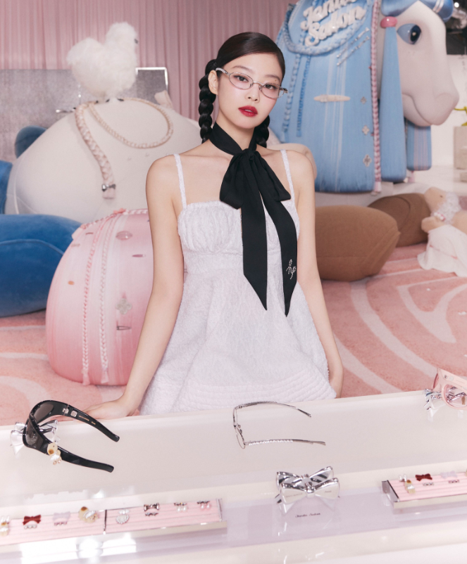 AboutMusicYT's tweet photo. BLACKPINK's Jennie for Gentle Monster. https://t.co/RpRtpZah4n