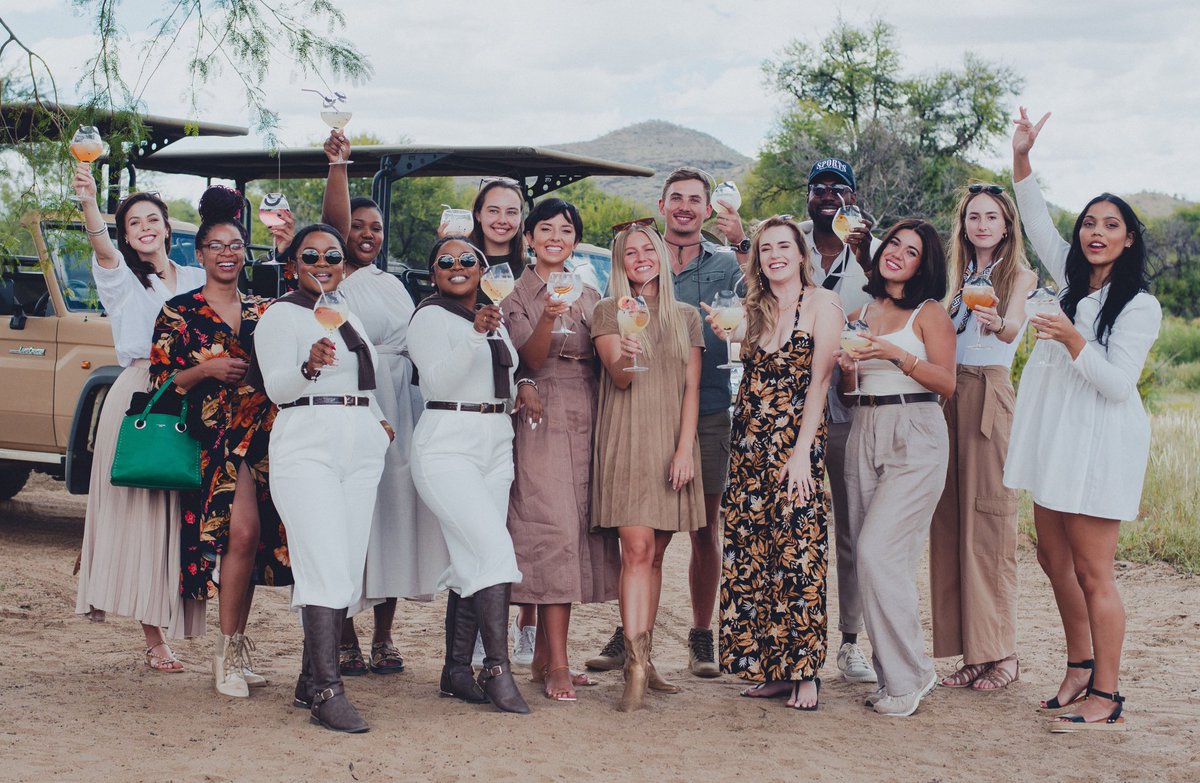 cj_theconnect's tweet photo. This is what 1.5 Million Followers looks like in Namibia 🇳🇦 📲🔥

Creators stop trying to work alone! Find people who are better than you at something, collaborate with them and use your talents to build something the world would love. 🖤 https://t.co/upcas56uI2