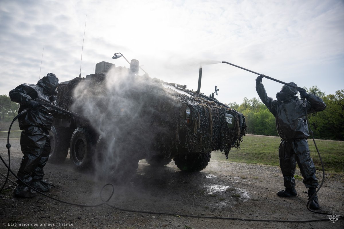 The Battlegroup 🦅 works on unique warfare training in Romania, reacting to Chemical Bacteriological Radioactive and Nuclear (CBRN) attacks #TrainHard 
@EtatMajorFR @NATO