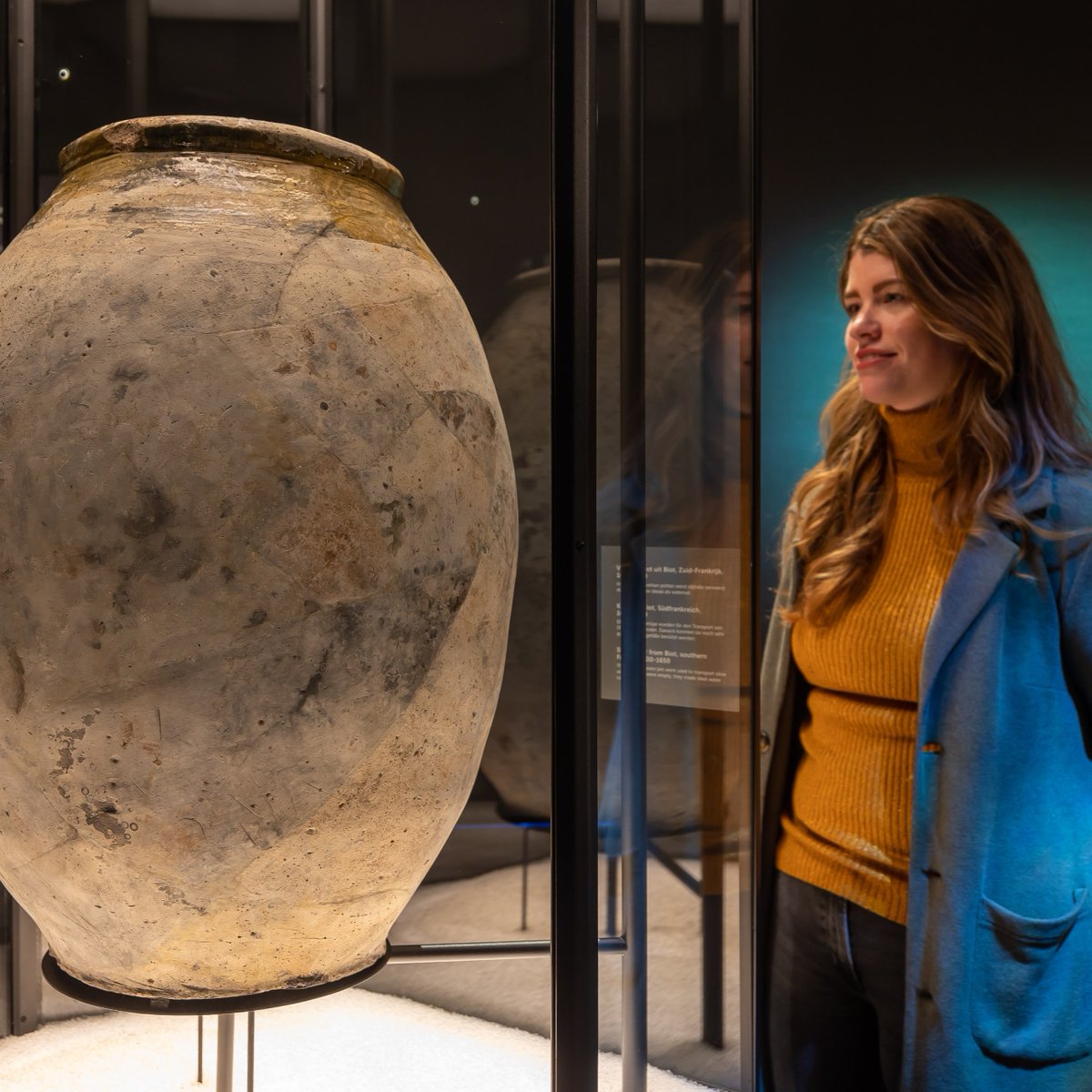 It is breathtaking!! De rondleiding door de tentoonstelling Palmhoutwrak wordt nu ook in het Engels gegeven. Op woensdag en zondag. Speciaal voor onze buitenlandse gasten die alle ins en outs willen weten over de wereldberoemde jurk 👗 ✨ 👀  👉 kaapskil.nl/en/visit/calen… #Texel