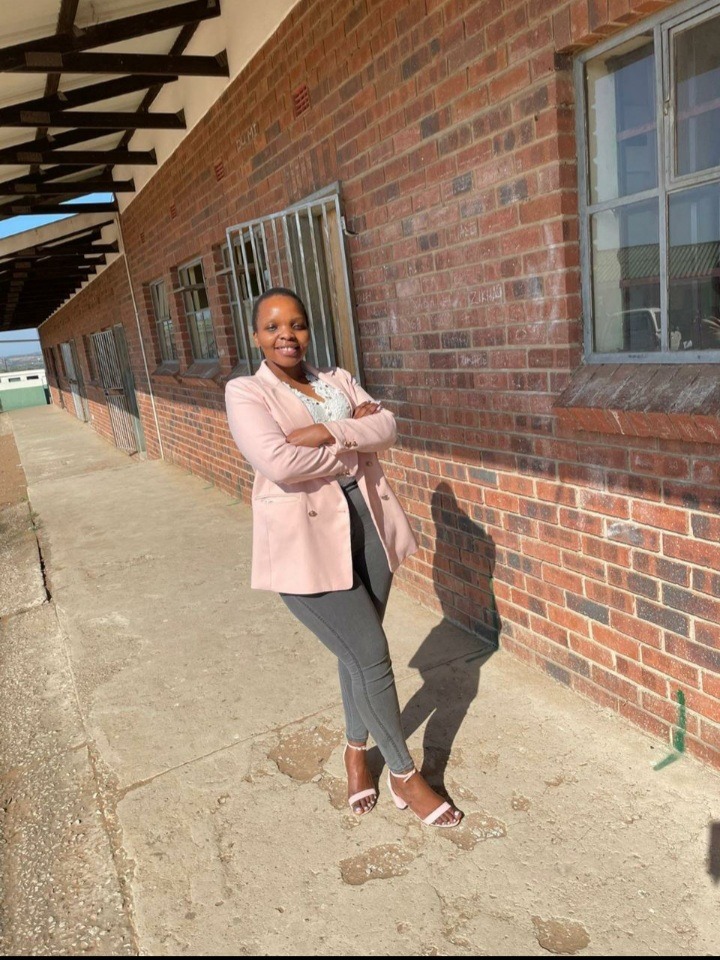 KasiEconomy's tweet photo. Teacher at work and pig famer after work!

Siphelele Siyaya from Kwanongoma, KZN is a teacher who saved up money to start a piggery business. Today the business employs 5 people 🙌🏾 https://t.co/6RhtLIT088