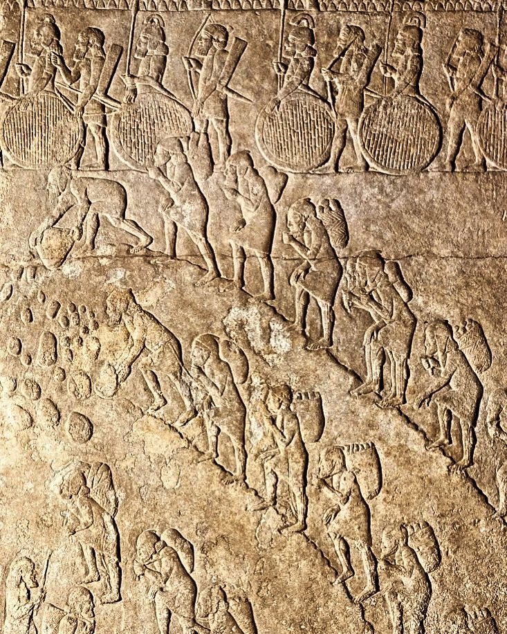 ancient_of25876's tweet photo. 1 May Workers’ and Laborers’ Day 📜

Protected by soldiers, prisoners are forced to work in the quarry. Assyrian relief from around 700 BC. Photo: W. FORMAN

#çiviyazısıvekiltabletatölyesi https://t.co/iw2wr5UHxa