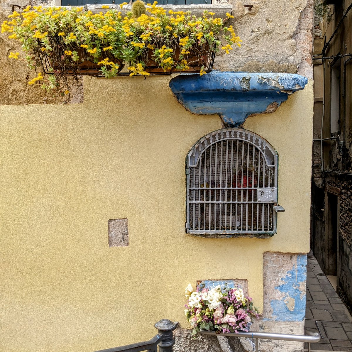 Edicola mariana  #venezia #venice #veneziagram #veneziaunica #igersvenezia #veneziadavivere #travelphotography #venise #picoftheday #architecture