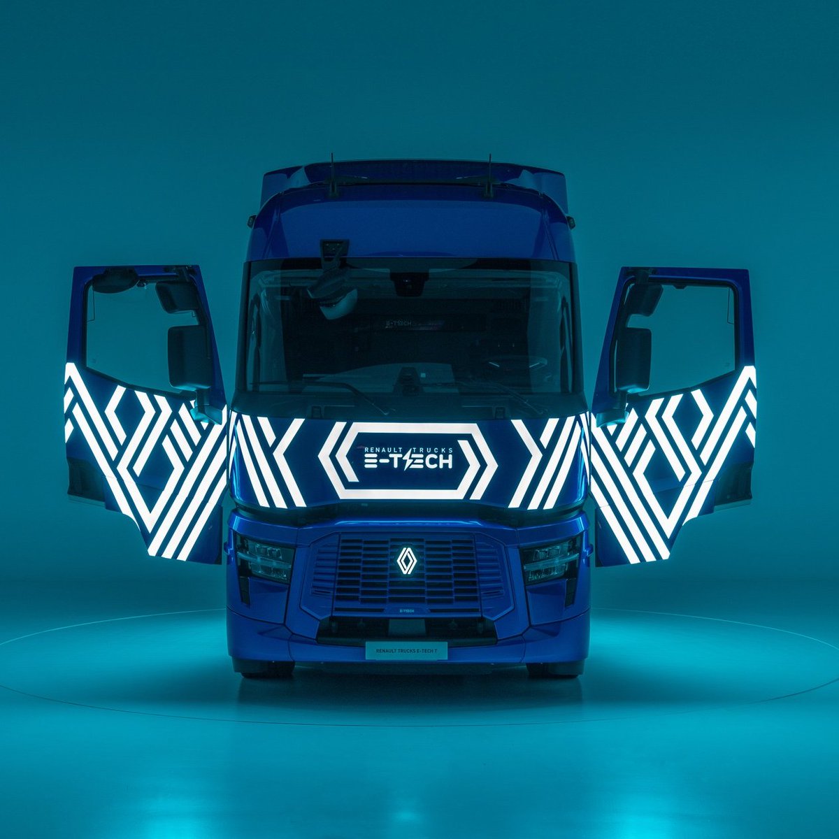 Visit Truckfest Lincoln Showground this weekend to meet the 100% electric Renault Trucks Diamond Echo! Featuring a unique electroluminescent design, the E-Tech T will be located on Thompsons trade stand⚡️

thompsoncommercials.co.uk/blog/renault-t…

#TheGoodTruck #ElectricTruck #Truckfest