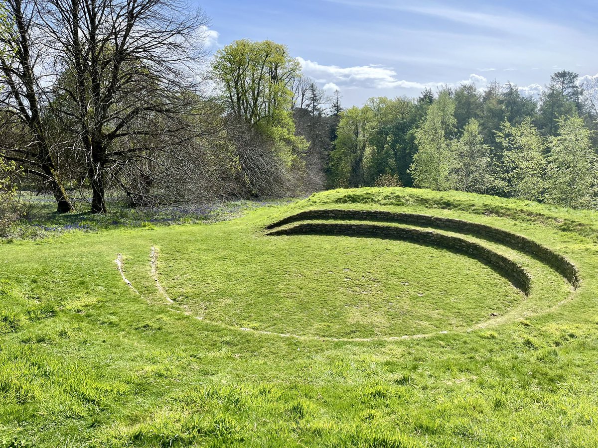 Is there a more stunning or fitting classroom in which to learn about the Environmental Humanities, or Environmental Policy and Society? The amphitheater on the @UniExeCornwall campus. 

Find out more about studying with us: hass-cornwall.exeter.ac.uk/study/

@ExeterGSES @UniOfExeterHASS