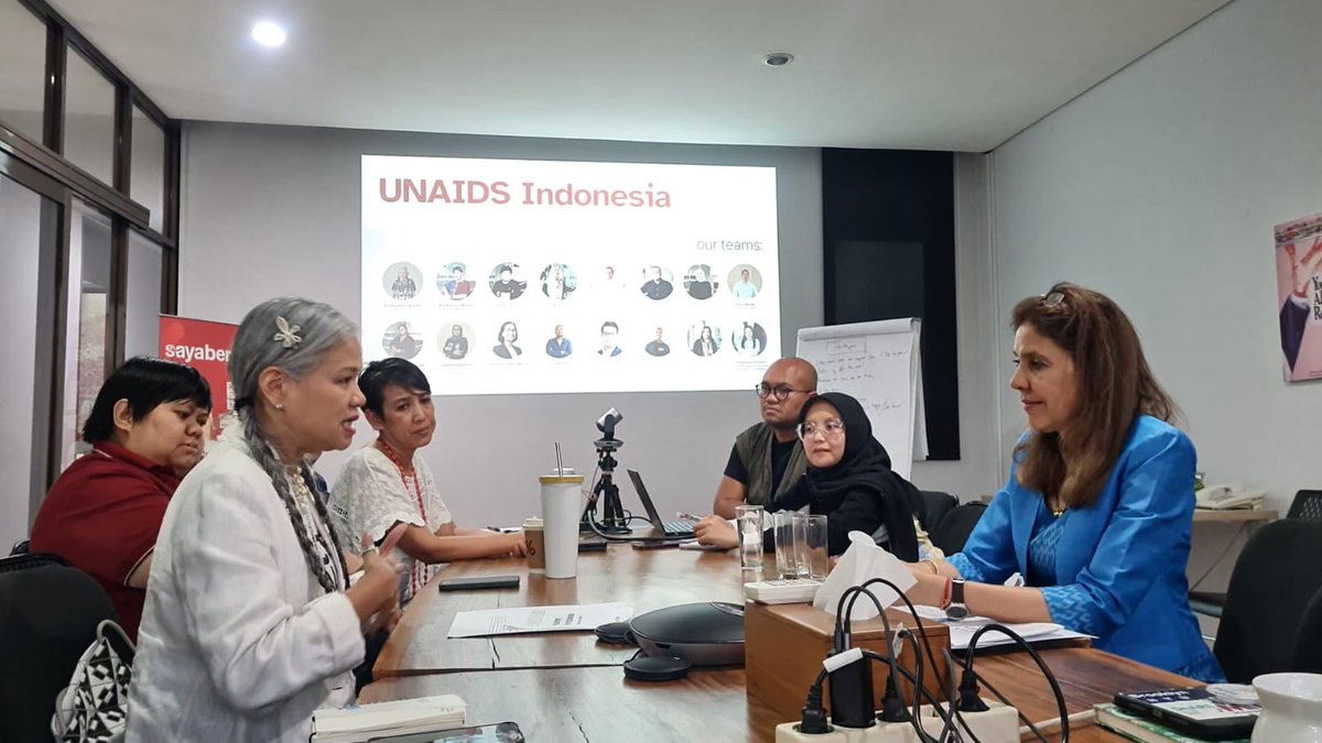 Thrilled to have visited the vibrant @unaids_id office in Jakarta. I discovered the transformative strides they are making in partnership with @KemenkesRI, @KomnasHAM, @kpp_pa, @Kemenkumham_RI, @BappenasRI, and @Kemlu_RI in HIV prevention, treatment, and advocacy. 📷 @unaids_id