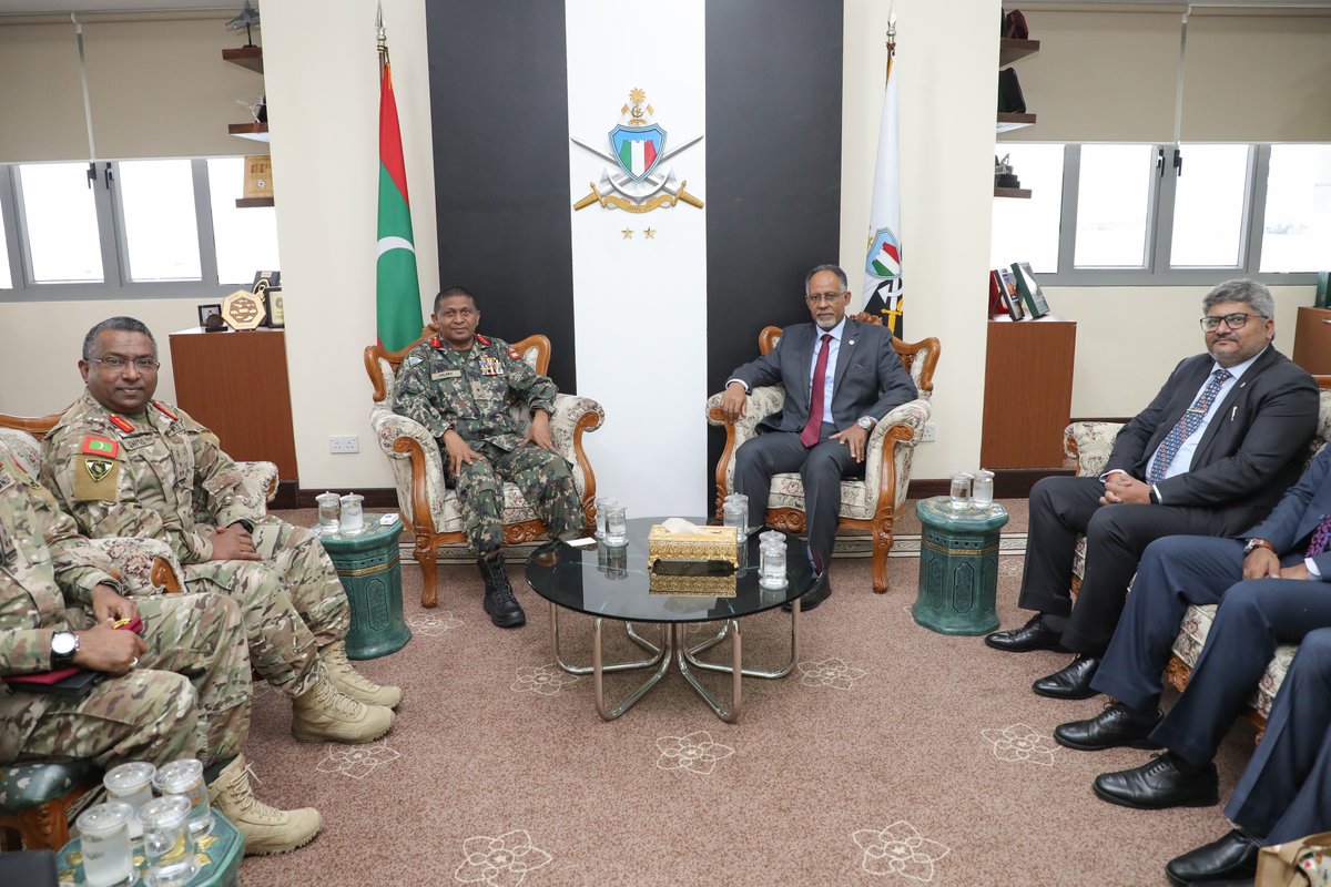 The ICRC team, including the Head of the Regional Delegation, @kediromarICRC, held constructive meetings with Ghassan Maumoon, the Minister of Defence, the Maldives, and Major General Ibrahim Hilmy, the Chief of the Defence Force. @MNDF_Official