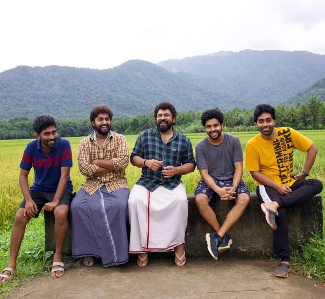 Ananthan T J (@ananthantj) on Twitter photo One Word Review #MalayaleeFromIndia : Superb👌🏻
An absolute entertainment from <a href="/DijoJoseAntony/">Dijo Jose Antony</a> 👏🏻. Top quality perf from <a href="/NivinOfficial/">Nivin Pauly</a> 👏🏻 ❤️#NivinPauly - #DhyanSreenivasan combo ❤️... Another quality music from <a href="/JxBe/">Jakes Bejoy</a> 👌🏻 Overall a fun ride Entertainment, GO FOR IT 🤞🏻 One Word Review #MalayaleeFromIndia : Superb👌🏻
An absolute entertainment from <a href="/DijoJoseAntony/">Dijo Jose Antony</a> 👏🏻. Top quality perf from <a href="/NivinOfficial/">Nivin Pauly</a> 👏🏻 ❤️#NivinPauly - #DhyanSreenivasan combo ❤️... Another quality music from <a href="/JxBe/">Jakes Bejoy</a> 👌🏻 Overall a fun ride Entertainment, GO FOR IT 🤞🏻