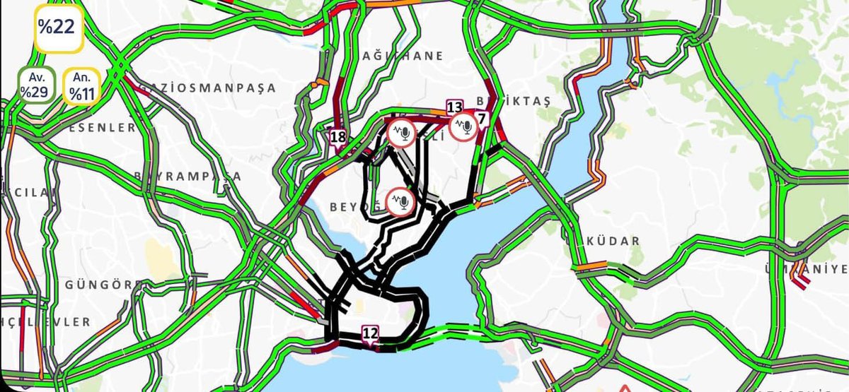 1 Mayıs dolayısıyla İstanbul adeta abluka altına alındı. Taksim'e giden bütün yollar kapatıldı evrn.sl/x5ZrPJ?a=d7f