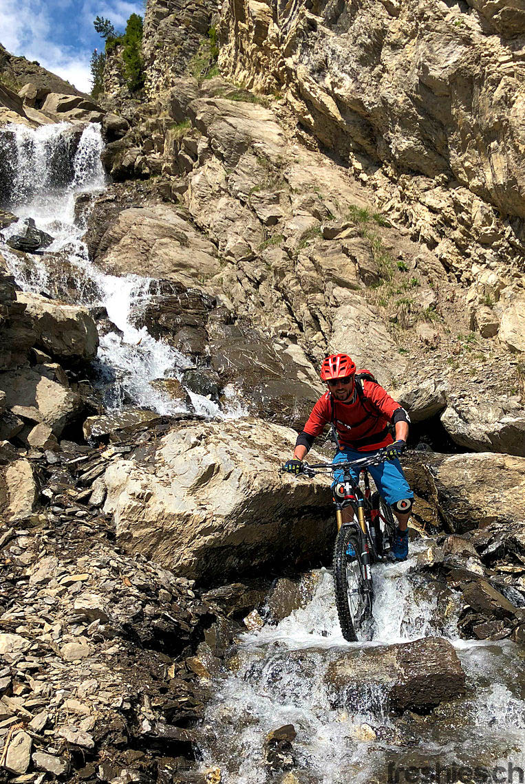 Alles neu macht der Mai. Willkommen lieber Wonnemonat. Für uns bist du definitiv der Monat des Übergangs und der Monat, in dem auch wir langsam daran denken, unsere Bretter im Keller zu versorgen.