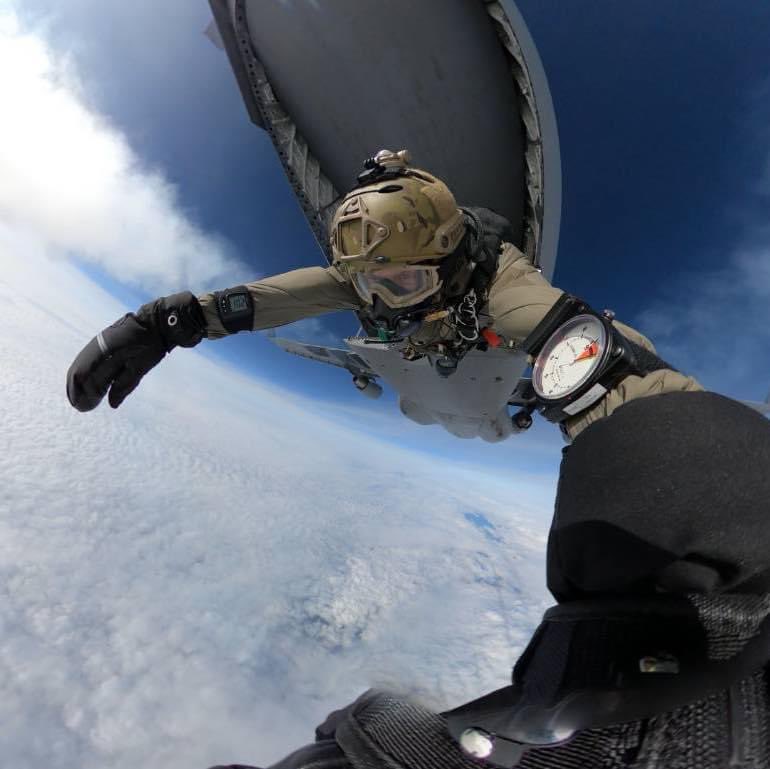 🇵🇱 JWK goes beyond limits, including the horizon. Recent training involved HALO/HAHO parachute jumps from 10,000m, enhancing skills and partnerships. #natosof is not just about breaking boundaries-they are ensuring security and readiness. Taka jest JWK. 📸mat. własne #WeAreNATO