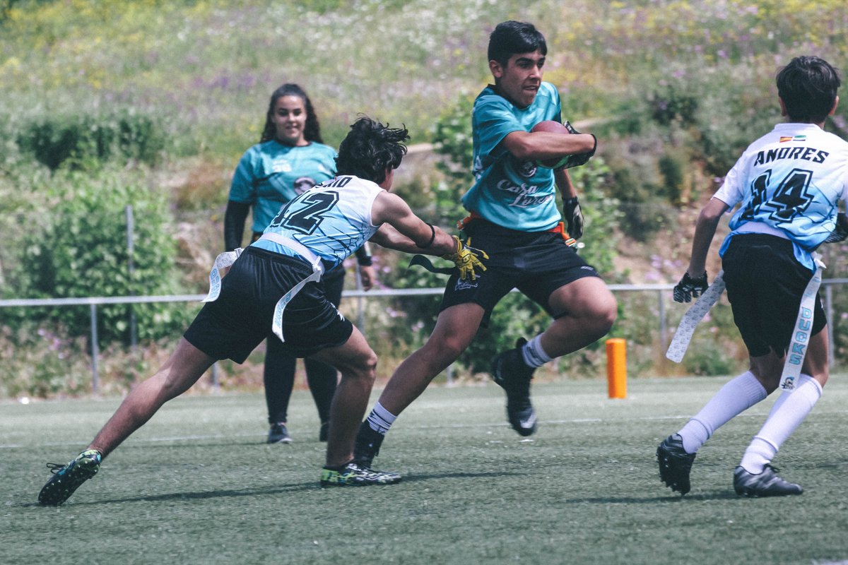 ExtremaduraFAFF's tweet image. Así concluye la tabla de anotadores tras la temporada regular de la #LFFE2024🏈:

🔢
#Chiki70🦆 190 pts
#Emilio11⚫️ 131
#Álvaro7⚔️ 77
#Joaquín7🟠 76
#Juanca5⚔️ 69
#Adrián77🟠 61
#Ale87🦆 61
#JuanG3⚫️54
#Juanpe69🦆54
#Álex25⚫️53
#Guille10⚔️49
#Marco3🐣45

📋footballextremadura.wordpress.com/vi-liga-de-fla…