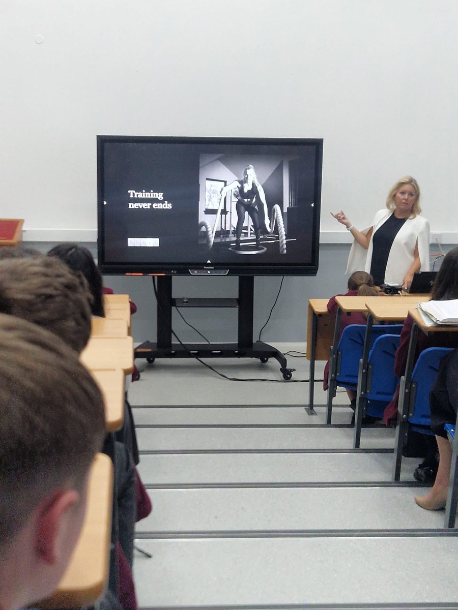 A huge thank you to Michelle Crossan-Matos, former pupil at @stninianshigh and Chief Marketing Officer at @ultabeauty for coming in to speak to pupils about business and leadership. We are feeling very inspired! 💡 #UltaBeauty #Leadership