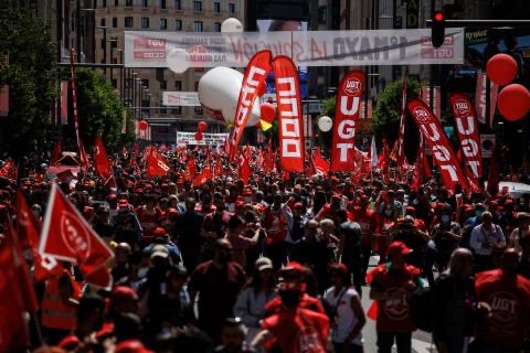 Hoy #1DeMayo #DiaDelTrabajador/a hay que volver a llenar las calles por mayores salarios, reducción de la jornada y más empleos dignos y con derechos. Y, por supuesto, en defensa de la democracia frente a las fuerzas reaccionarias y ultraderechistas que intentan desestabilizarla