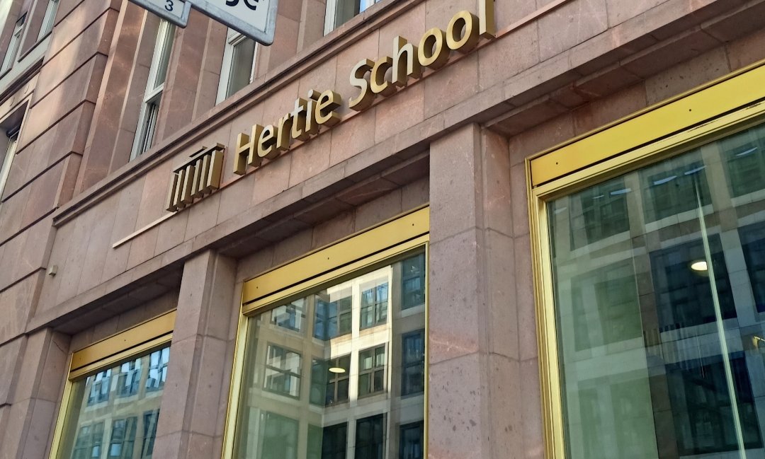 Today marks 20 years since Poland joined the EU. Thanks to @CIVICA_EU I'm in Berlin at @thehertieschool, where I can establish international cooperation, present research, and discuss research methods. It's probably the best celebration!