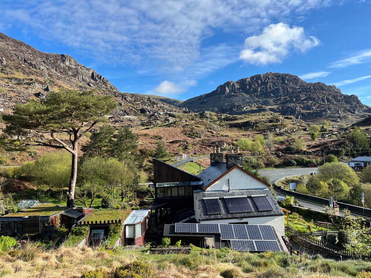 Good morning from Tanygrisiau #Snowdonia #BlaenauFfestiniog We're staying in an 'Eco House' 🏴󠁧󠁢󠁷󠁬󠁳󠁿🌎⛰️