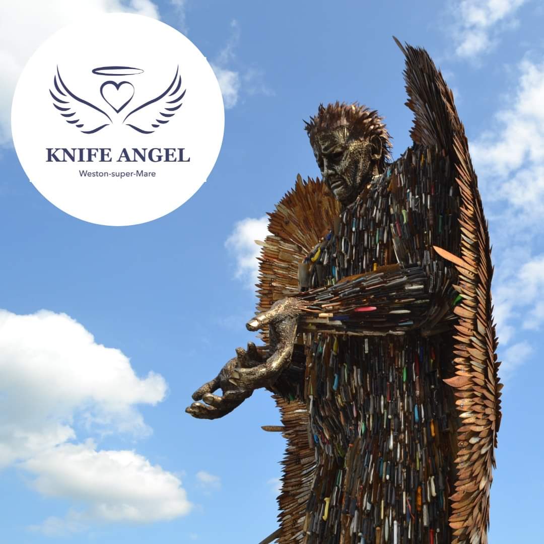 Poignant moment as the #KnifeAngel arrives in the Italian Gardens here in #WestonSuperMare. A monument to raise awareness of knife crime & the need to take action. Thanks to the whole team for making it happen. ❤️🙏 I'm volunteering 3-6 over the opening ceremony (starting at