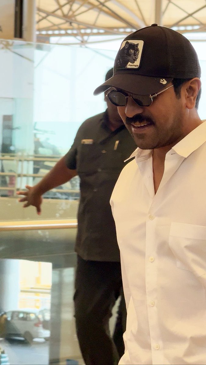 Global star @AlwaysRamCharan makes a statement at the airport en route to #GameChanger shoot. 😎🔥 #GlobalStarRamCharan #RC #RamCharan #GameChanger #RC16 #RC17 #rcrcrcramcharan @alwaysramcharan