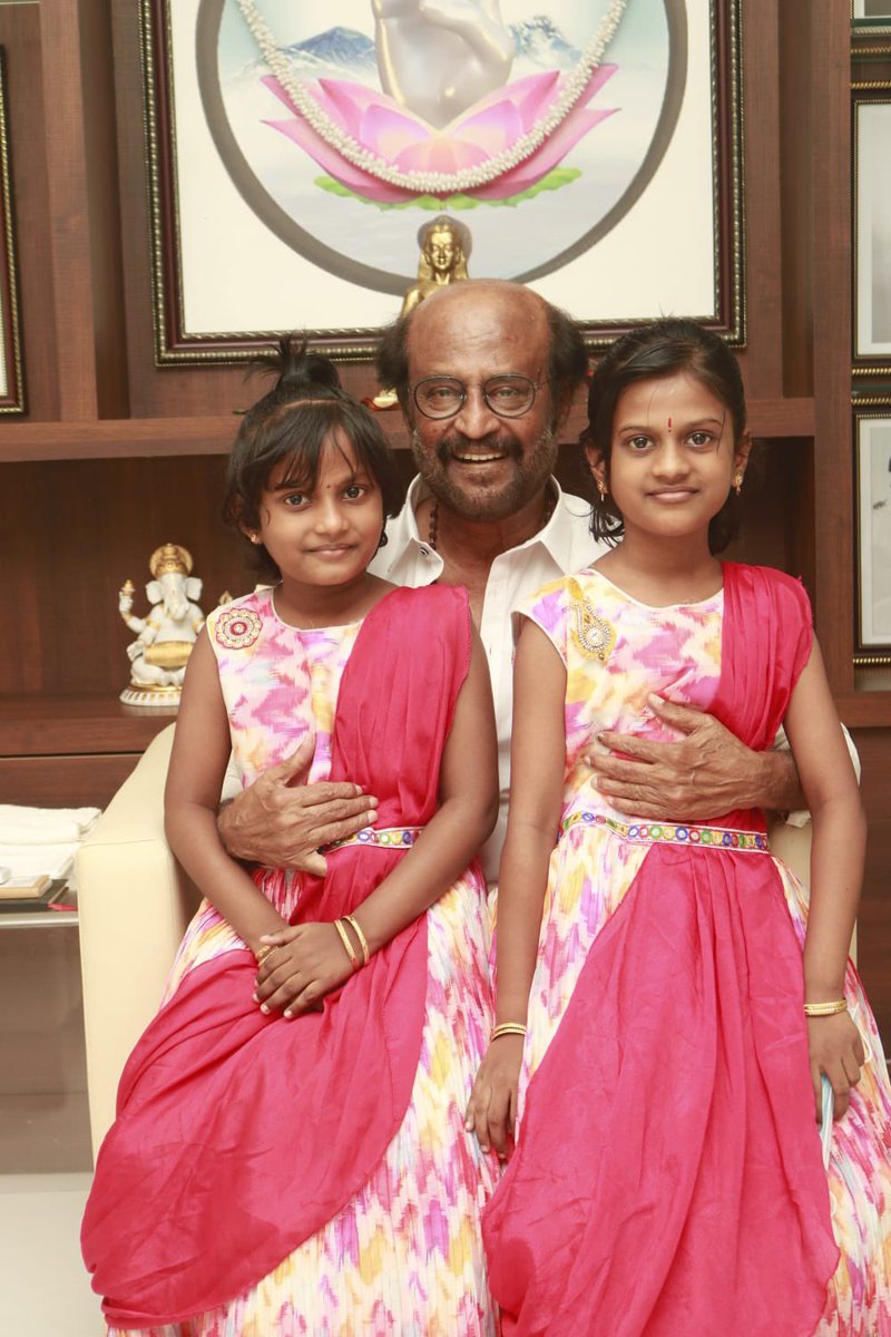 Cute and adorable pic #Thalaivar latest with brother @GingeeRajini daughters  . 

❤️❤️❤️

#SuperstarRajinikanth | #Jailer  | #Rajinikanth | #Coolie | #VettaiyanFromOctober | #ThalaivarNirandharam | #SuperstarRajinikanth | #Hukum | #CoolieDisco | #Jailer2 | #ThalaivarNirandharam |