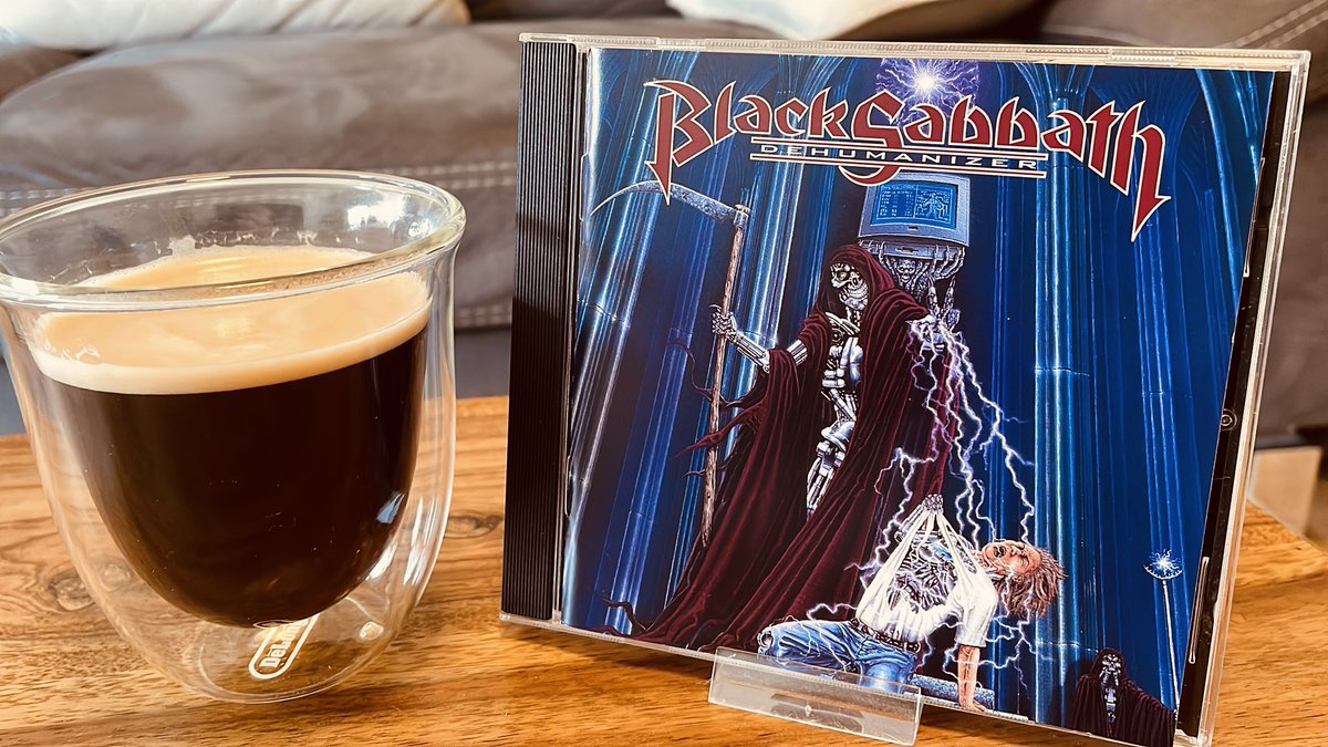 #NowPIaying Black Sabbath - Dehumanizer ☕️🔥🔥🔥 , a lot of music and probably more than one cigar on my day off 🤷‍♂️