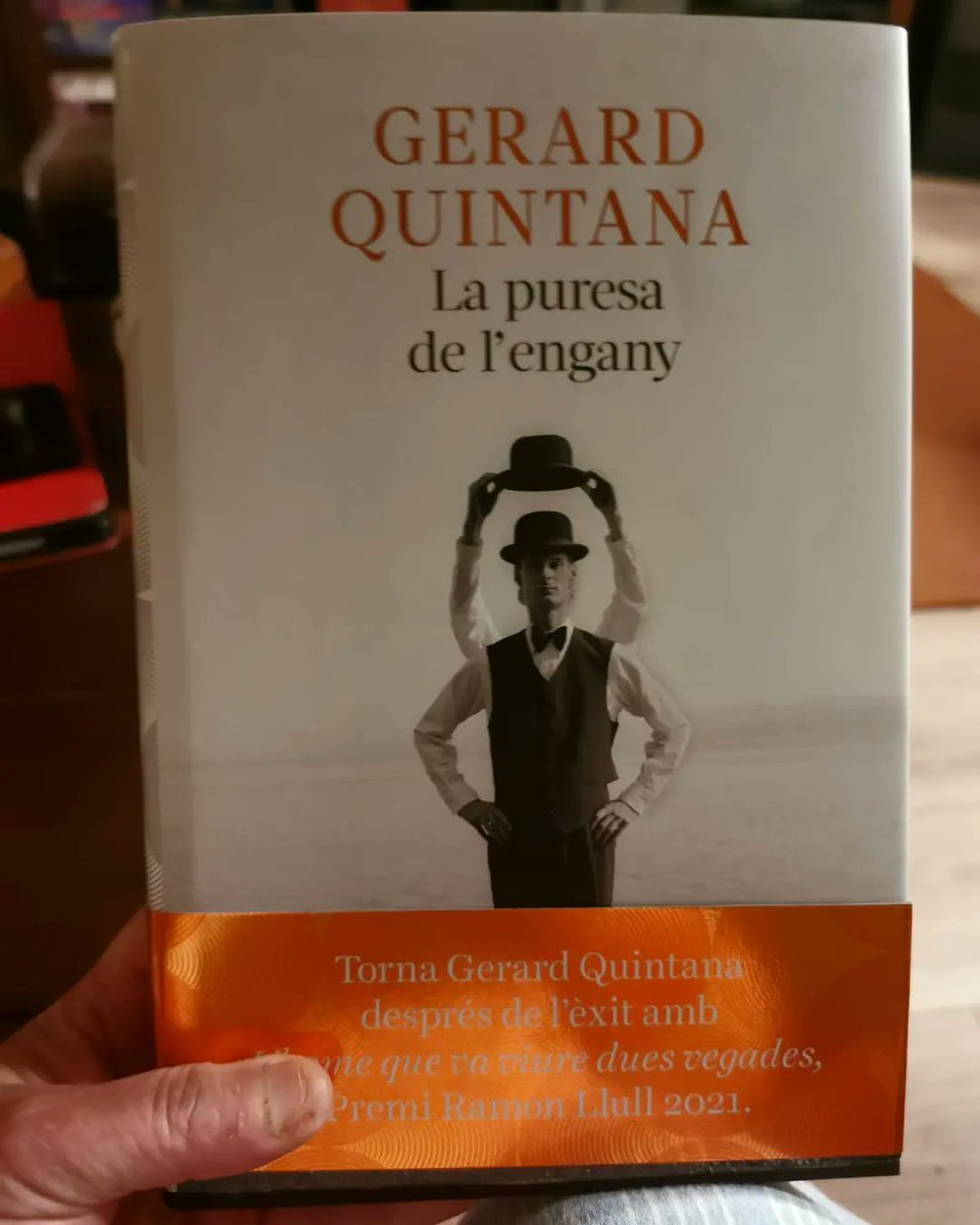 NeusMnico's tweet photo. Enganxada a la nova https://t.co/ZeV6dIYKEe de Gerard Quintana ☺️
La puresa de l'engany de @columnaedicions 
Consens, Confiança, Complicitat i Coratge.
Capitulació. "Moi non plus" https://t.co/wapgEgviZR