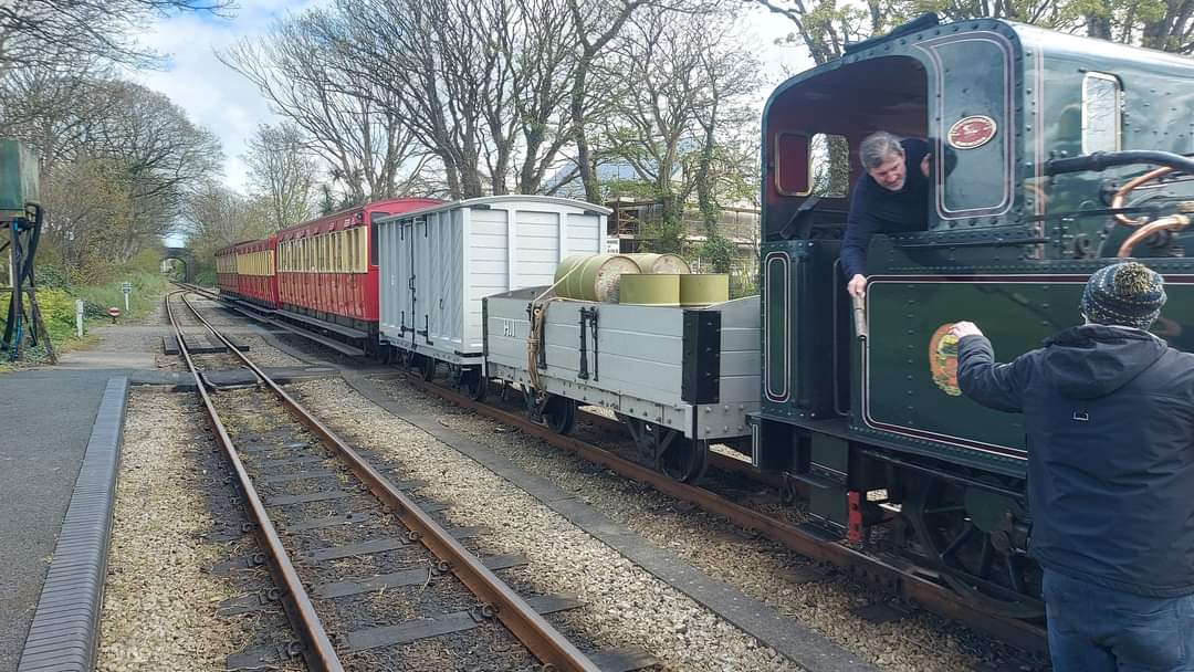 Mixed train headed by No.13 𝘒𝘪𝘴𝘴𝘢𝘤𝘬 of 1910 arriving last week marshalling G.1 and H.1 following a photographic charter; trains are running today #iomrailway #heritage #steam #nostalgia #greatphoto #Castletown #placetobe #IsleofMan #Kissack #wagons #IMR150 #PrezRools