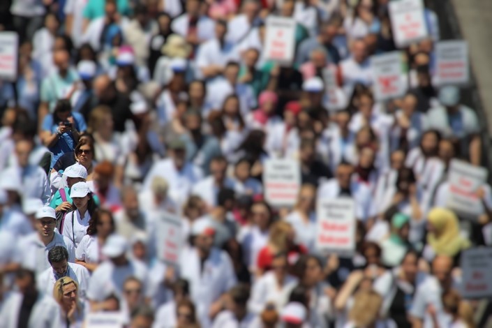 1 Mayıs Emek ve Dayanışma Bayramı 
Milyonu aşkın mevcudu ile emeğini Türkiye'nin sağlığına adamış Sağlık Ordumuzun neferlerine ve 
Türkiye'yi üreten emekçilere kutlu olsun. 
#1mayisemekvedayanismagunu