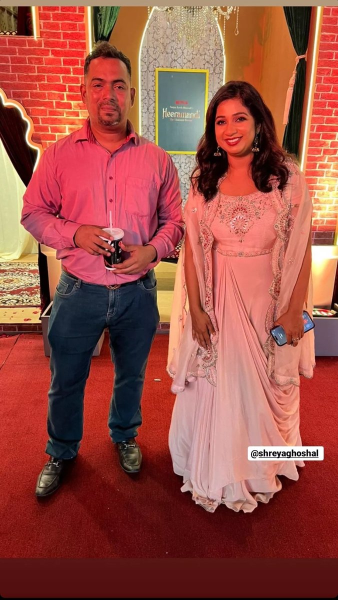 #Heeramandi screenings...
@shreyaghoshal just own each moments & such smile on her face 😍 is love!  #ChaudhaviShab is an emotion to us... #kbke  #alltop24 

Follow : @officialalltop