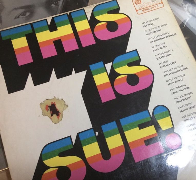 キラーMODチューンを集めた69年のコンピレーションTHIS IS SUEは音は悪いが選曲が素晴らしすぎる。米SUEや英SUEとかいろいろややこしいけどSUEと呼ばれるものは全部聴こう。 #thisissue