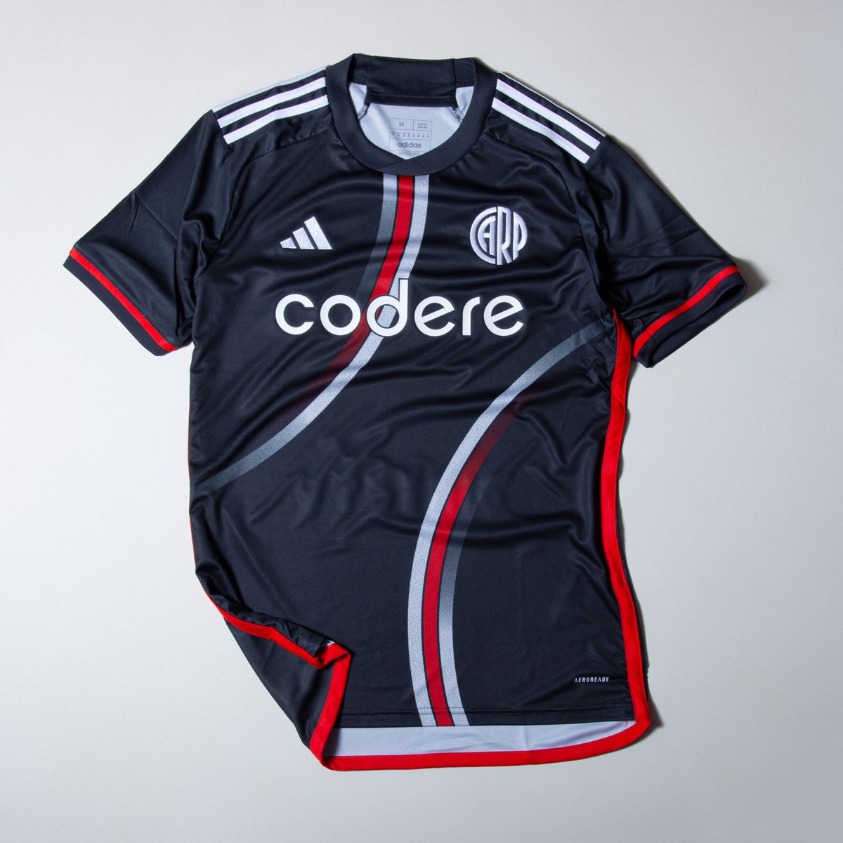 New in 👀 We know we've got some River Plate fans out there. What do you think of this one? Shop the new third shirt here 👇 subsidesports.com/uk/adidas-rive…