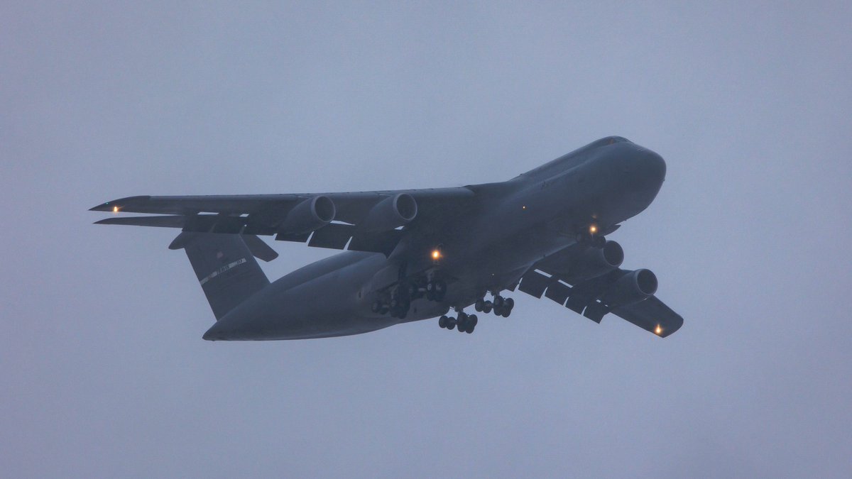 eos40is's tweet photo. 横田基地 16:28 R/W36↘︎
C-5M 85-0010
Travis AFB / KSUU
BKNの空、チラ見えギャラ
#YokotaAB #RCH2012 https://t.co/oxOju3askP