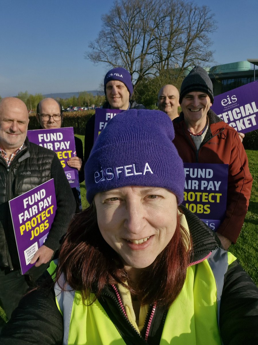 Sunny day in Inverness. Standing strong 💪 #FightingForFE Solidarity with @EISFela colleagues in UHI Moray, UHI Argyll, Glasgow Kelvin and West College Scotland on strike today ✊️