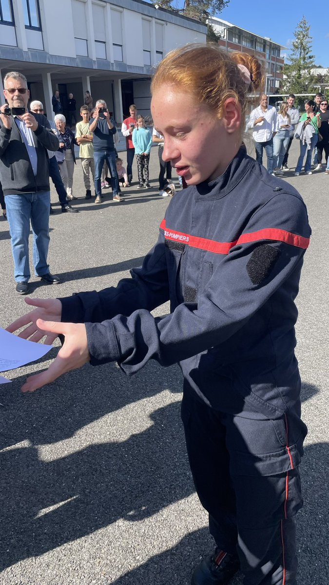 phlescarret's tweet photo. Remise des brevets et attestations aux nouveaux #sapeurspompiersvolontaires et aux #cadets de la sécurité civile de #mourenx. #biendansmonlycee #engagement #sdis64 https://t.co/84uvT2qTcx