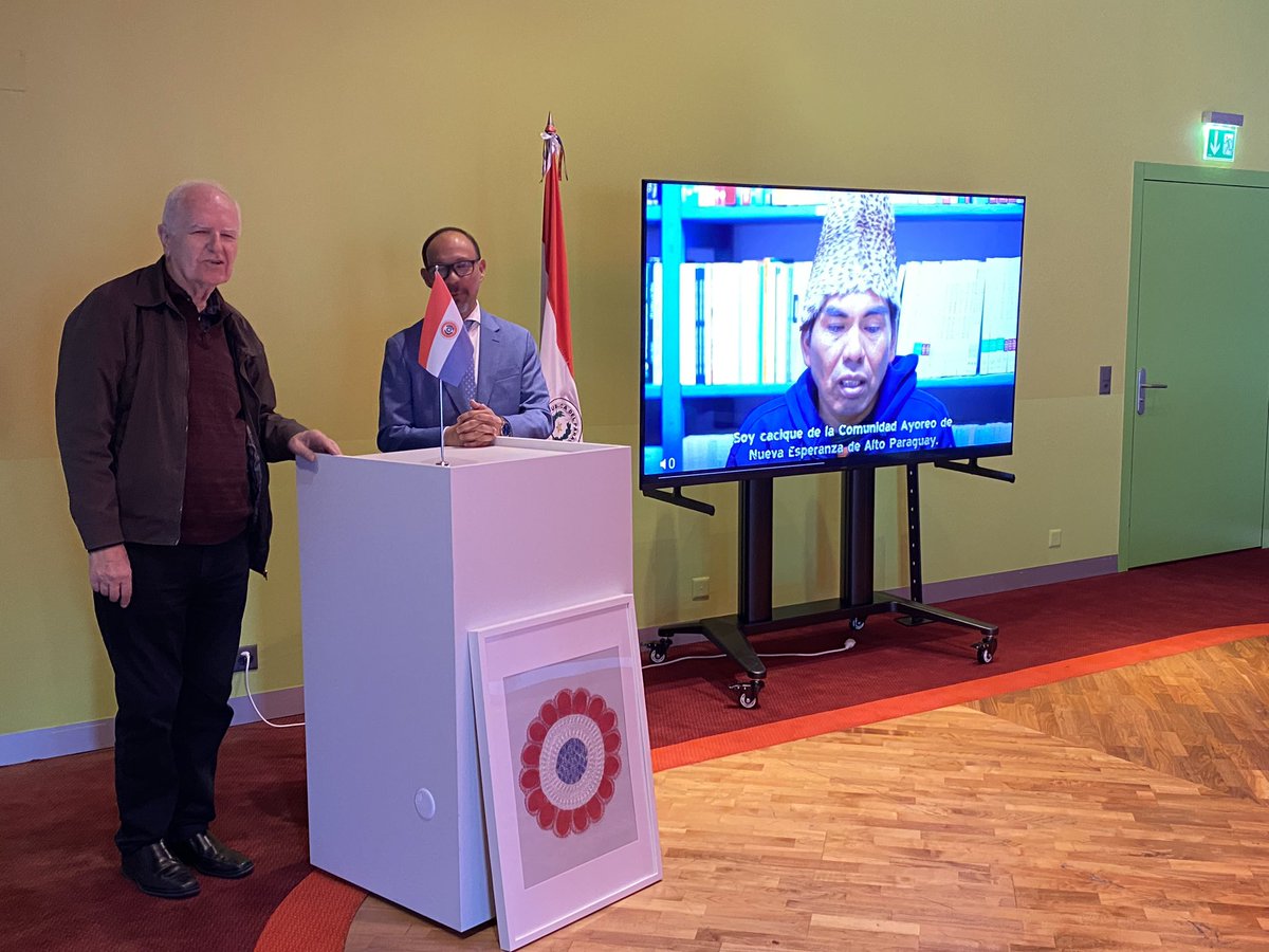 Impresionante y enriquecedora la conferencia del Padre José Zanardini ayer en Basilea.
Ese mismo día había sido nombrado „Basiliense del Día por el periódico suizo blocks.bajour.ch/basler-in-des-…

Gracias al @EmbaparSuiza Embajador del Paraguay en Suiza por su presencia y sus palabras.