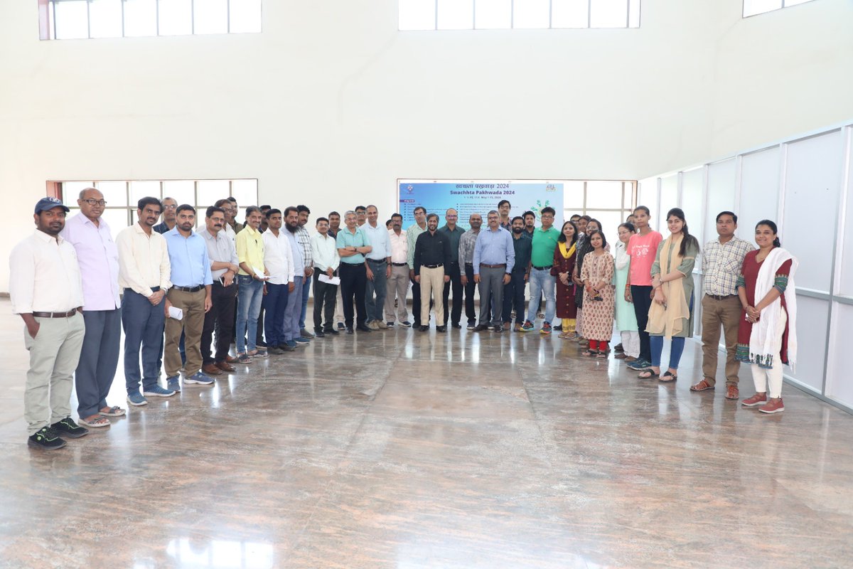 Staff members at @CSIR_CDRI took the #SwachhtaPledge to express their commitment for #cleanliness and #SwachchBharatMission @CSIR_IND @IndiaDST @DrNKalaiselvi @SwachhBharatGov @SwachSurvekshan @swachhbharat @PMOIndia @DPIITGoI @PIB_India @VigyanPrasar