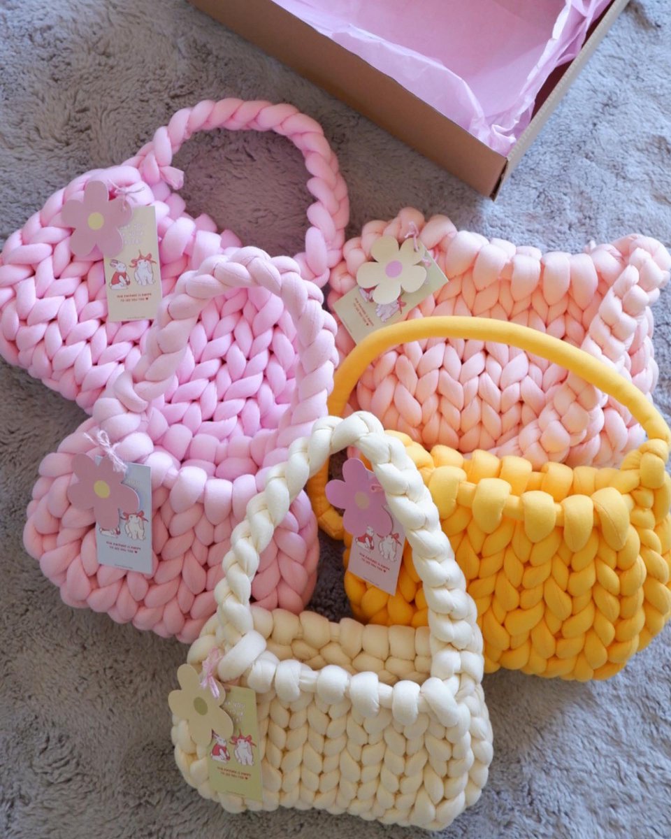 renchincaart's tweet photo. Hello everyone!  And hello to my moots 🥹 (shameless plug)

my bestie and I just launched our small business and it’s a chunky yarn bags. It all started out as our hobbies and now we’re selling them 🩷

 please support us and follow us on ig: @knotsandbloomsph 🌸☁️✨ https://t.co/etCpzupJxd