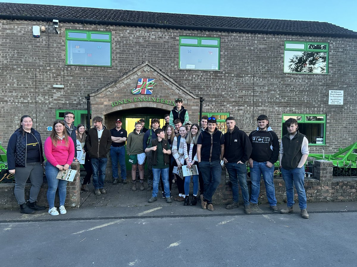 JonesVeg1's tweet image. We had a pleasure hosting Corringham Young Farmers Club last night. Thank you for coming, hope you had a good time

#yfc #jonesengineering