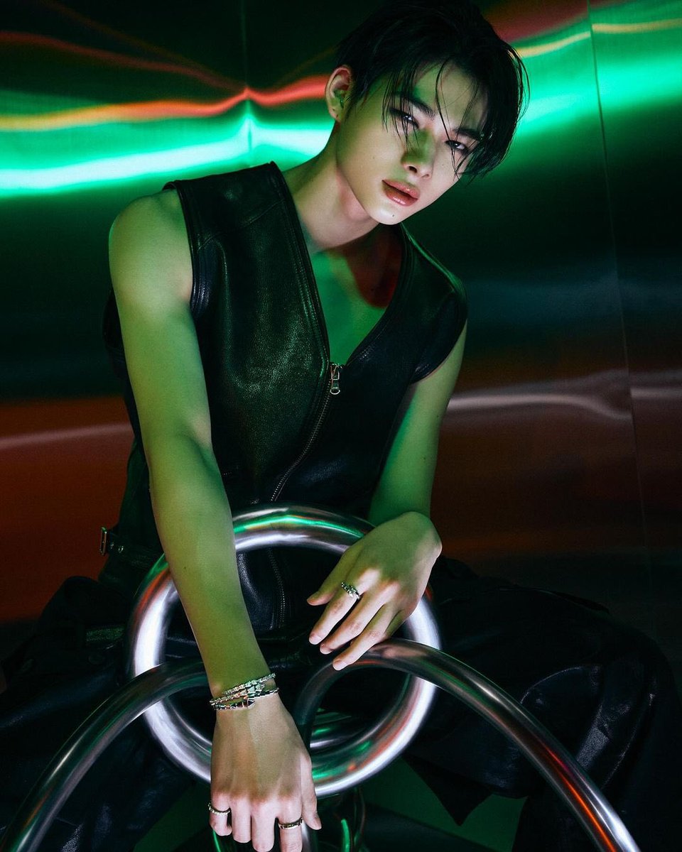 NI_KISTUDIO's tweet image. he's so gorgeous omfg #NI_KI #니키